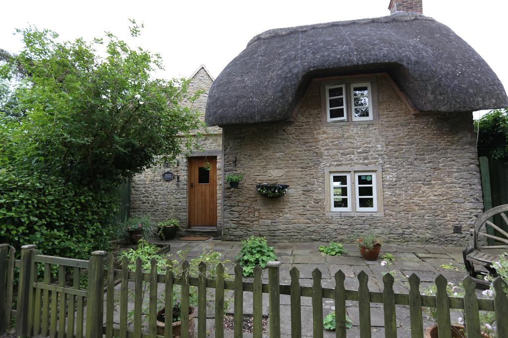Thatch Cottage Lacock Exterior foto