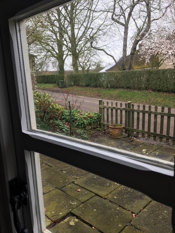 Thatch Cottage Lacock Exterior foto